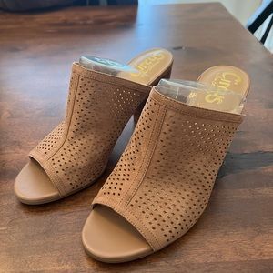 New in box. Circus by Sam Edelman Estelle Mule.